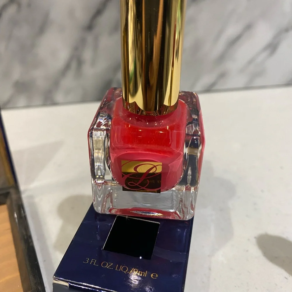 Full size Estée Lauder powder lipstick, nailpolish 4 eyeshadow - Picture 6 of 9